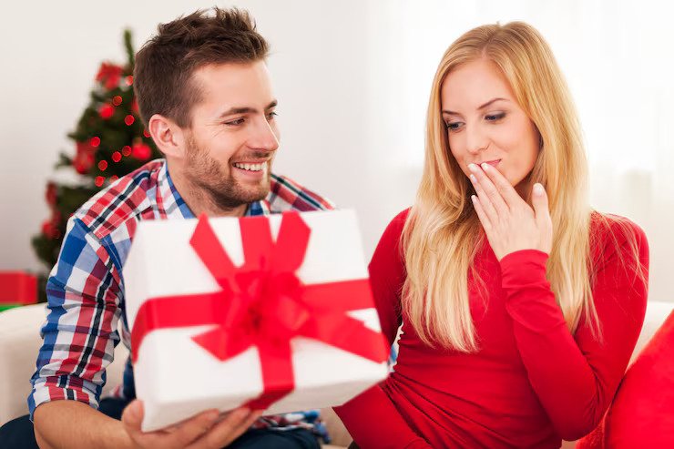 Gifts for Your Girlfriend Based on Her Personality